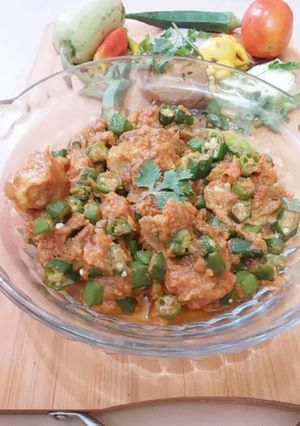 A picture of Bhindi gosht.