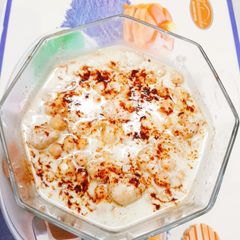 A picture of Dahi bondi chollay chat.