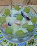 Macedonia de fruta  natural al yogurt y salsa de miel...aprovechando las sobritas