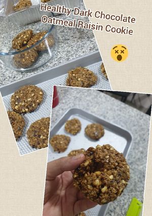 A picture of Chewy Dark Chocolate Chip Raisin Oatmeal with Cashew Nuts.