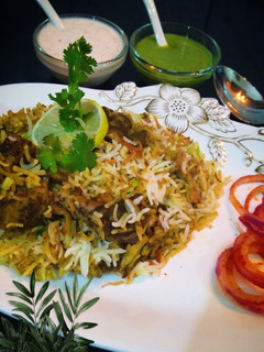 हरियाली चिकन बिरयानी (Hariyali chicken Biryani recipe in Hindi) रेसिपी मुख्य फोटो