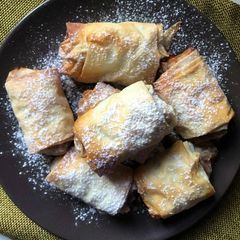 A picture of Fridge Foraging fruit pies.