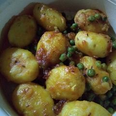 A picture of Dum aaloo.