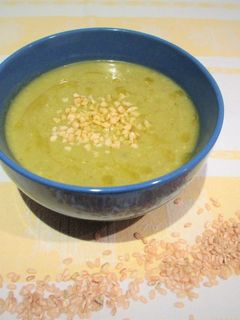 Una foto de Crema de arroz integral con col rizado - veggie