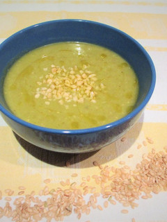 Una foto de Crema de arroz integral con col rizado - veggie