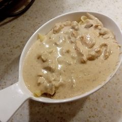 A picture of Chicken Alfredo Pasta.