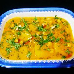 A picture of Chana aloo salan.