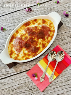 Foto resep Smoked Beef Mozaru (mozzarella baked rice)