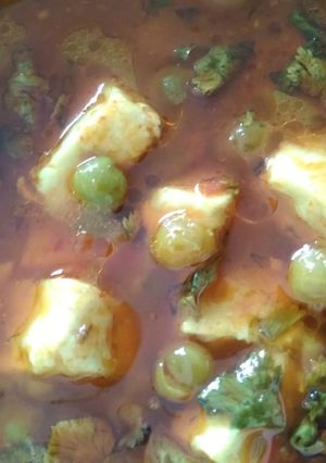 A picture of Matar paneer.