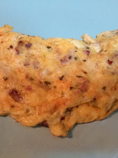 Una foto de Tortilla con bacon y queso