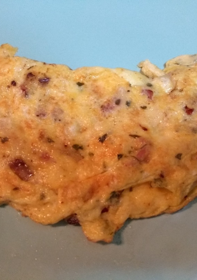 Una foto de Tortilla con bacon y queso