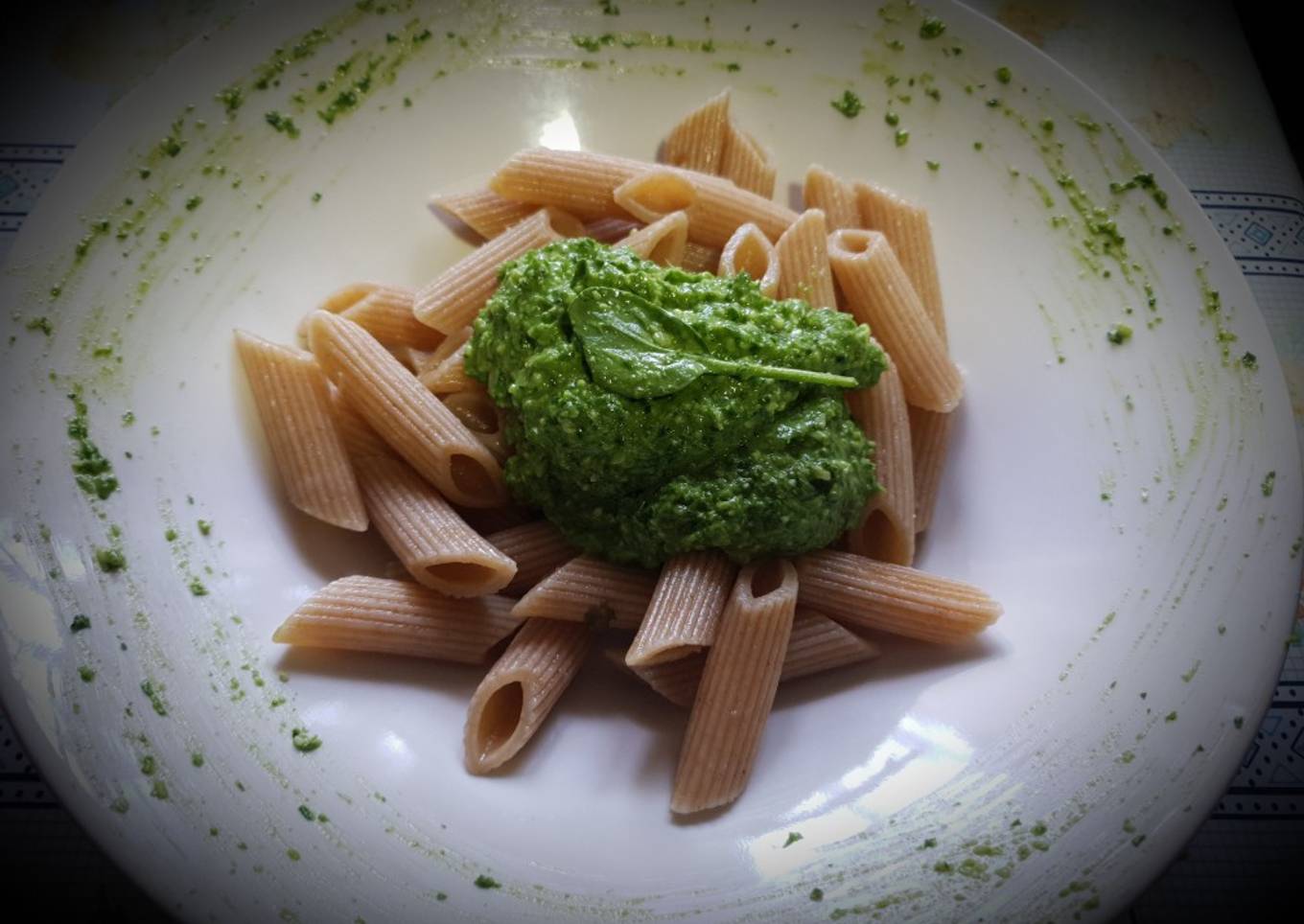 Macarrones integrales con pesto de Espinacas. 🌾VEGANO🌾