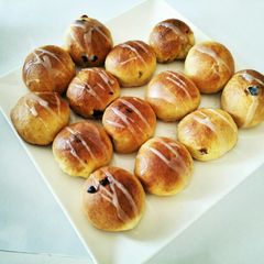 A picture of Hot Cross Buns.