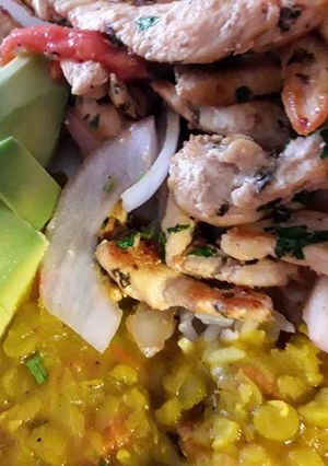 Una foto de Arvejitas (Verdes) con Saltado Pechuga de Pollo
