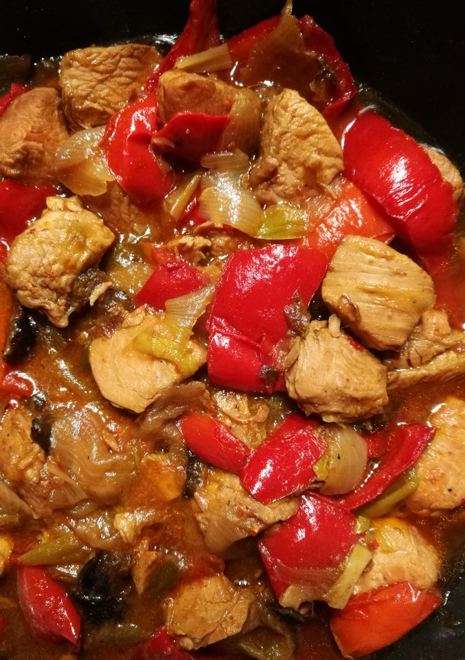 Una foto de Wok de pavo con verduras 🦃