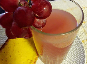 Una foto de Refresco de uva borgoña casero