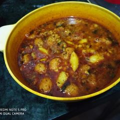 A picture of Besan mogra with potato.