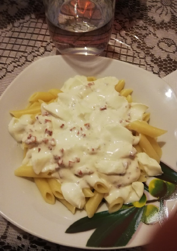 Una foto de Macarrones carbonara