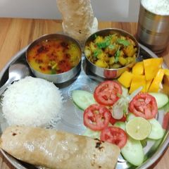 A picture of Daal Chawal Sabji Roti.
