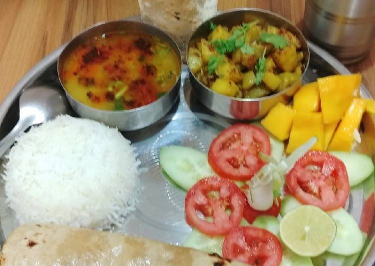 Recipe of Appetizing Daal Chawal Sabji Roti