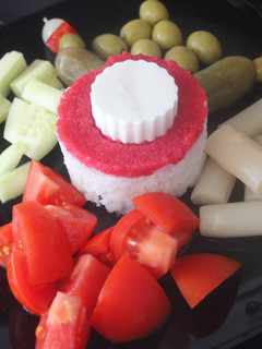 Una foto de Caviar rojo con arroz y queso