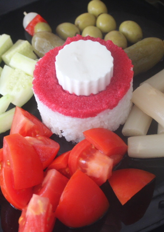 Una foto de Caviar rojo con arroz y queso