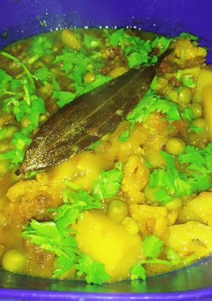 आलू गोभी की सब्जी (Aloo gobhi ki sabzi recipe in hindi) रेसिपी मुख्य फोटो