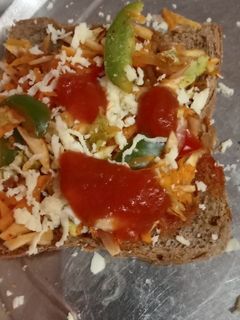 વેજ. બ્રેડ પીઝા (Veg. Bread Recipe In Gujarati) રેસીપી મુખ્ય ફોટો