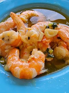 Una foto de Langostinos al ajillo
