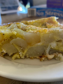 Una foto de Tortilla de papas y cebollas