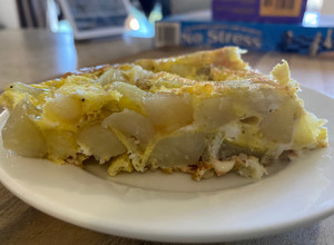 Una foto de Tortilla de papas y cebollas