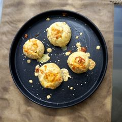 A picture of Golden Cheese Buns 🥯🧀.