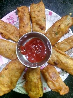 उरलेल्या पोळ्यांचे भजे / पकौडे (poli che bhaje recipe in marathi) रेसिपी चे मुख्य फोटो