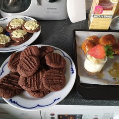 A picture of Biscuits.