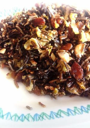 Una foto de Arroz salvaje con apio y champiñon