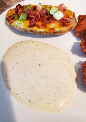 A picture of Restaurant Ranch Dressing.