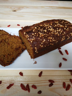 Una foto de Bizcocho integral con bayas goji