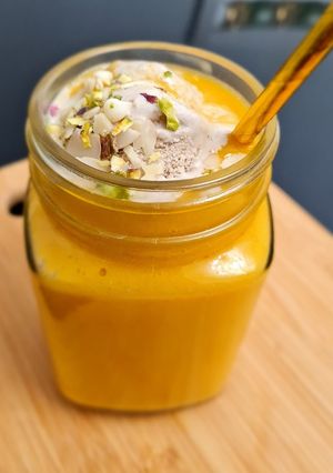 A picture of Mango milkshake.