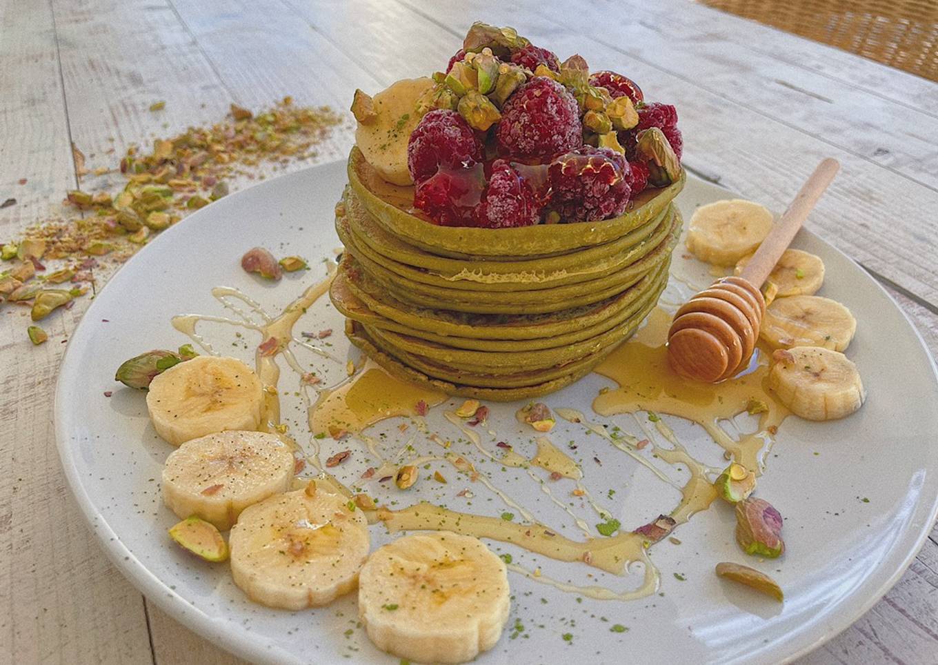 Pancakes de matcha con pistachos