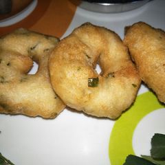 A picture of Medu vada.