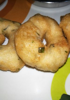 A picture of Medu vada.