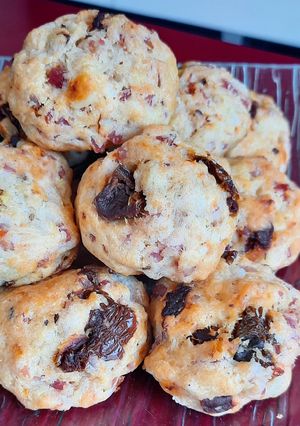 Une photo de 🥓Cookies lardons tomates séchées et mozza🍅