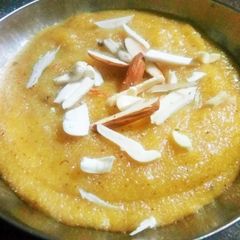 A picture of Besan sheera.