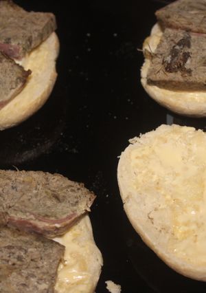 Una foto de Bocadillitos de sobras de tortilla de alcachofas y queso fresco