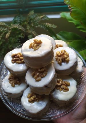 Una foto de Alfajores de nuez y chocolate blanco