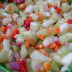 A picture of Acar timun wortel mentah.
