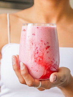 Una foto de Batido de fresa y frambuesa