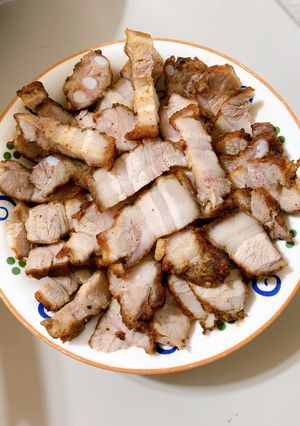 Hình của món Thịt ba chỉ áp chảo.