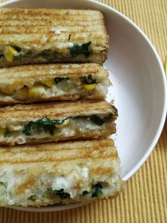 कॉर्न पालक चीज़ सैंडविच (Corn sandwich cheese sandwich recipe in hindi) रेसिपी मुख्य फोटो