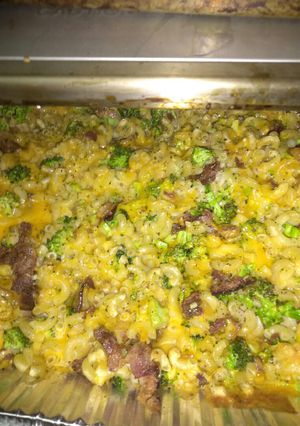 A picture of Bacon broccoli cheesy mac.